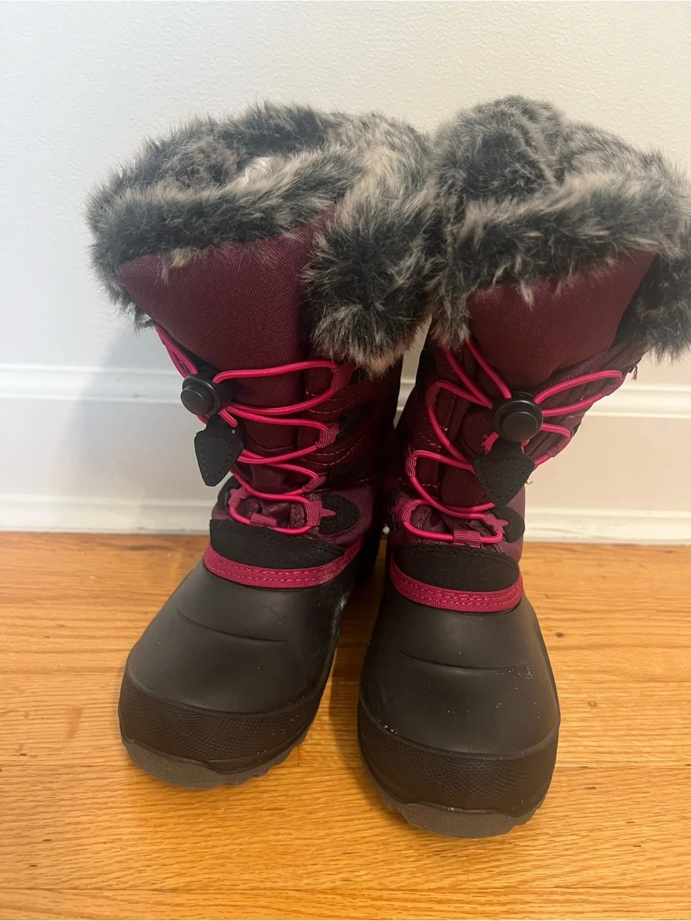 Kamik Girls' Faux Fur Lined Boots in Black and Gray